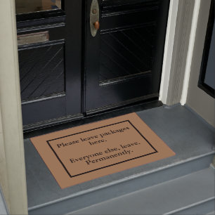 Introvertのパッケ離れージHere Doormat ドアマット