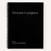 Introvert in progress Funny Introverts Gifts ノートブック (正面)