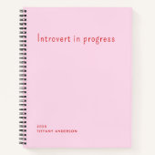 Introvert in progress Funny Introverts Gifts ノートブック (正面)