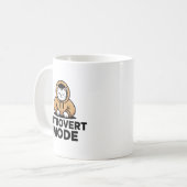 Introvert Mode Cat Mug–Cozy Minimalist Coffee Cup コーヒーマグカップ (正面左)