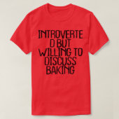 Introverted But Willing To Discuss Baking Funny Qu Tシャツ (デザイン正面)