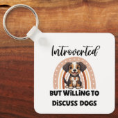 "Introverted But Willing to Discuss Dogs" キーホルダー (正面)