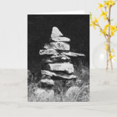 Inukshukは強く立ちます カード (黄色い花)