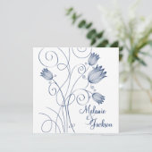 Invitaを結婚する海軍花柄の渦巻の白いポスト 招待状 (スタンド正面)