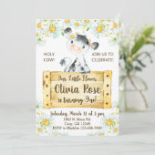 Invitación Cow and daisies girl 1st first birthday 招待状 (スタンド正面)