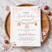 Invitation to a baby shower with a berry theme 招待状