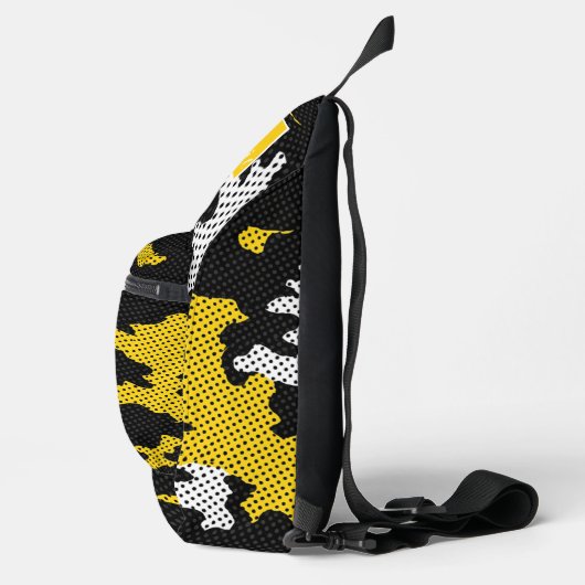 Iowa State Black Gold Bold Camo Pattern スリングバッグ (右)