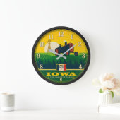 Iowa Wall Clock – Hawkeye State Farm Tractor ラージ壁時計 (ホーム)
