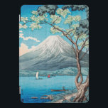 iPAD CASE – 山中湖の富士山 iPad Proカバー<br><div class="desc">このiPadのケースは、高橋博明日本の(1871-1945)の「山中湖の山富士」のカラフルイラストレーションを備えている。この画像は削除できないが、好みの表示を得るために少し上下に移動できる。フォント、カスタム小さな画像、および/または希望のロゴの選択で文字でパーソナライズさもしれる。本当に魅力的でカラフルギフトを！</div>