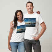 Iquitosの近くの航海 Tシャツ (ユニセックス)
