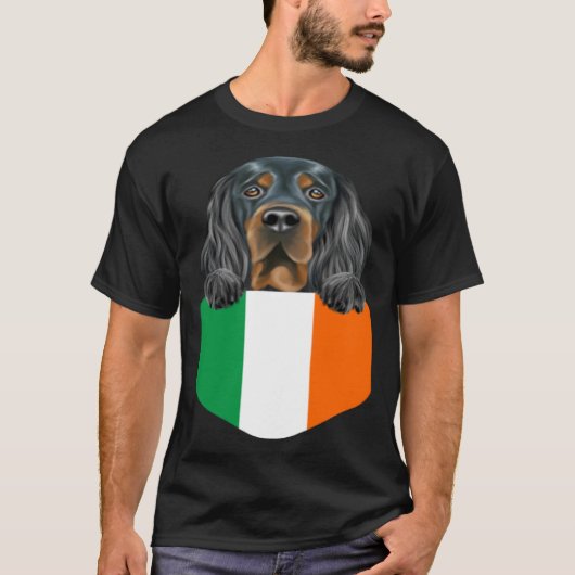 Ireland Flag Gordon Setter Dog In Pocket Tシャツ (正面)