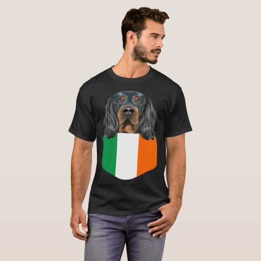 Ireland Flag Gordon Setter Dog In Pocket Tシャツ (正面フル)