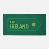Ireland Road Sign デスクマット (正面)
