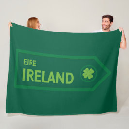 Ireland Road Sign フリースブランケット