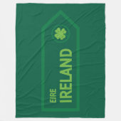 Ireland Road Sign フリースブランケット (正面)