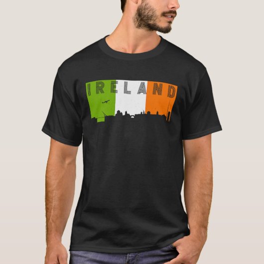 Ireland Skyline Irish Flag Vacation Travel Tシャツ (正面)