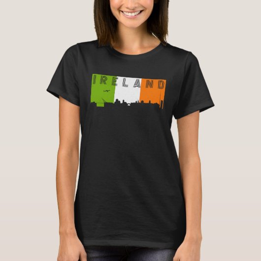 Ireland Skyline Irish Flag Vacation Travel Tシャツ (正面)
