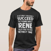 IRENEネームパーソナライズされた誕生日おもしろいクリスマスJ Tシャツ (正面)
