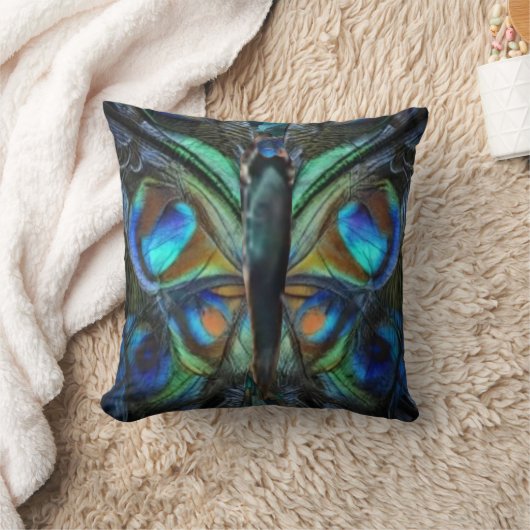 Iridescent blue green butterfly on pillow クッション (ブランケット)