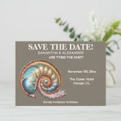 Iridescent Conch Shell Beach Wedding Announcement 招待状 (スタンド正面)