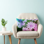 Iridescent Wasp On Flowers Art ランバークッション (椅子)