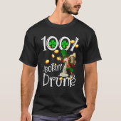 Irish 100 Feckin Drunk Leprechaun Puking Drink Pat Tシャツ (正面)