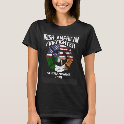 Irish American Firefighter Shenanigans Pro St Patr Tシャツ (正面)