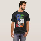 Irish American Flag Celtic Cross Funny St Patrick' Tシャツ (正面フル)