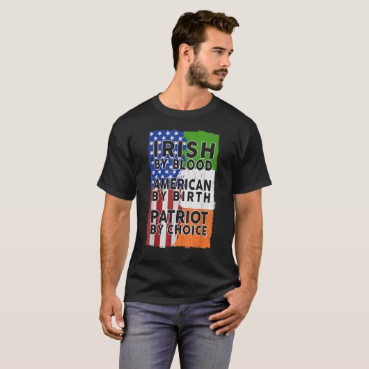 Irish American Flag Celtic Cross Funny St Patrick' Tシャツ (正面フル)