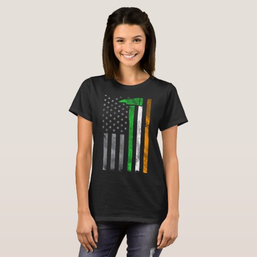 Irish American Us Flag Firefighter Axe Fire St Pat Tシャツ (正面フル)