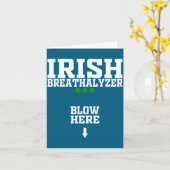 Irish Breathalyzer Blow Here Funny St Patricks Day カード (黄色い花)