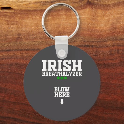 Irish Breathalyzer Blow Here Funny St Patricks Day キーホルダー (正面)
