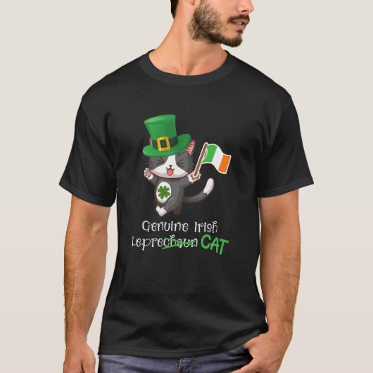 Irish Cat Leprechaun - Shamrock And Ireland Flag Tシャツ (正面)