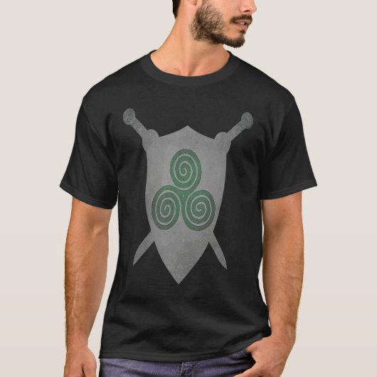 Irish Celtic Knot Triskelion Trinity Symbol Swords Tシャツ (正面)