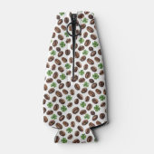 Irish Coffee Beans and Shamrocks Funny Design ボトルクーラー (裏面)