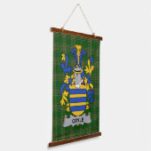 Irish Coyle or McCoyle Coat of Arms Family Crest 吊り下げ型タペストリー (傾斜あり)