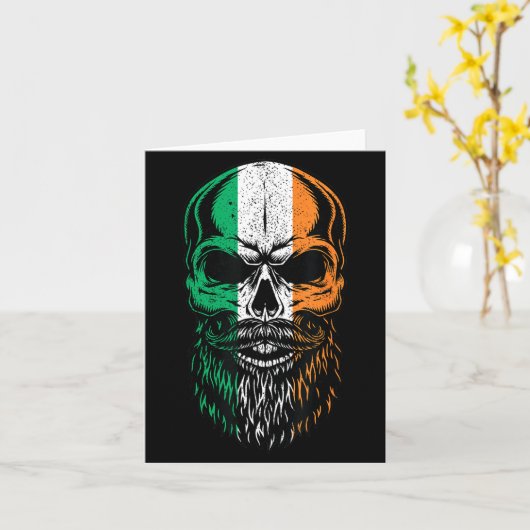 Irish Flag Bearded Skull Head Saint Patrick's Day  カード (黄色い花)