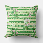 IRISH GREEN SHAMROCKS AND TINY PINK FLOWERS クッション (正面)