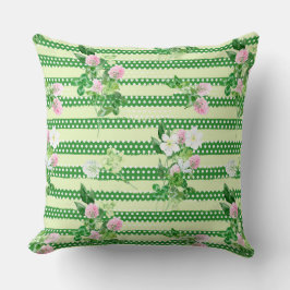 IRISH GREEN SHAMROCKS AND TINY PINK FLOWERS クッション