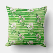 IRISH GREEN SHAMROCKS AND TINY PINK FLOWERS クッション (正面)