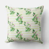 IRISH GREEN SHAMROCKS AND TINY PINK FLOWERS クッション (正面)