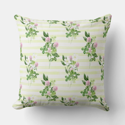 IRISH GREEN SHAMROCKS AND TINY PINK FLOWERS クッション (正面)