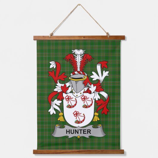 Irish Hunter Coat of Arms Family Crest 吊り下げ型タペストリー (正面)