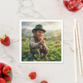 Irish Leprechaun Admiring a Gold Coin スタンダードカクテルナプキン (インサイチュ)