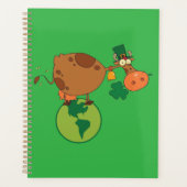 Irish Leprechaun Cow Standing on Planet Earth プランナー手帳 (正面)