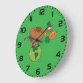 Irish Leprechaun Cow Standing on Planet Earth ラージ壁時計 (傾斜)