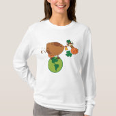 Irish Leprechaun Cow Standing on Planet Earth Tシャツ (正面)