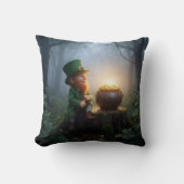 Irish Leprechaun with a Pot of Gold クッション (正面)