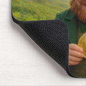 Irish Leprechaun With Gold Coin and Rainbow マウスパッド (コーナー)