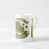 Irish Luck Clover Celebration Design ボーンチャイナマグカップ (正面右)